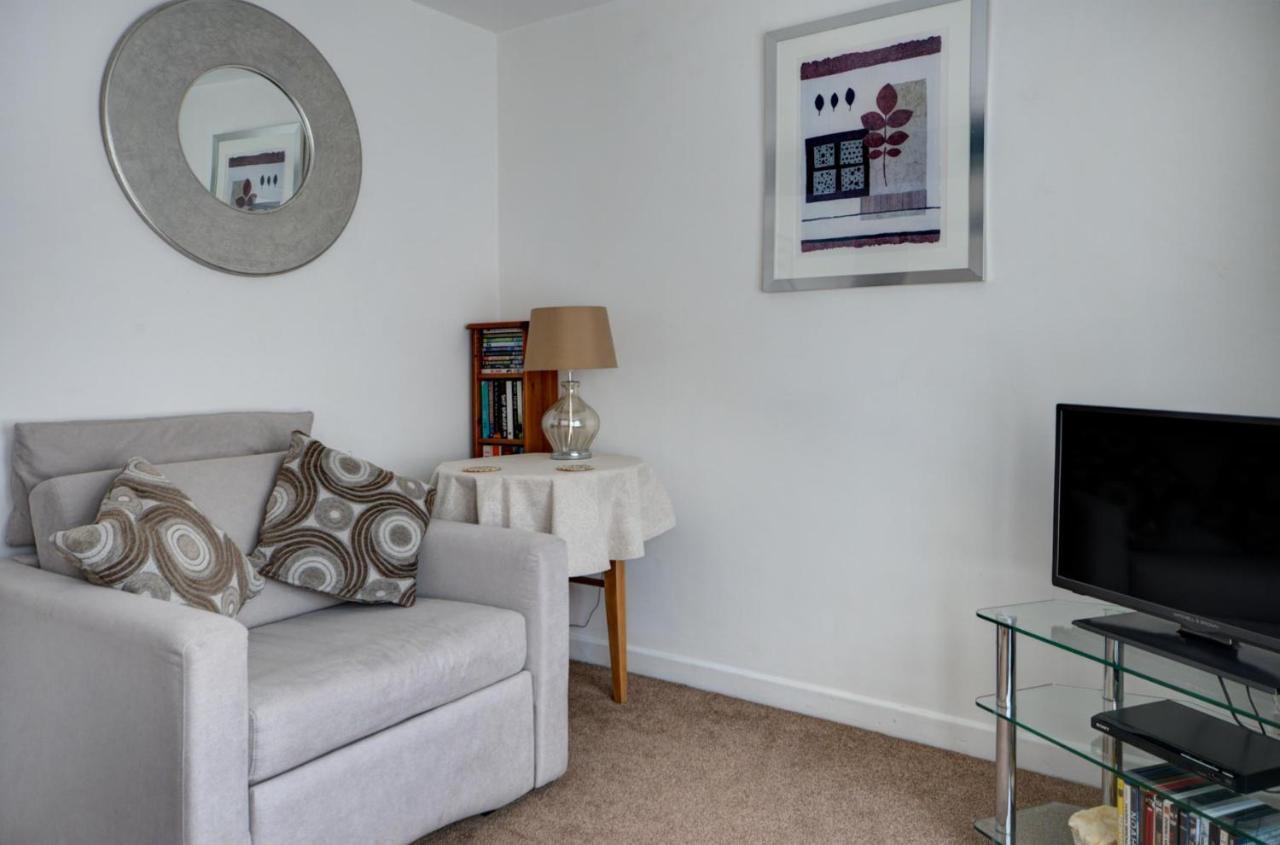Katrinas Apartment By Treetop Property Cirencester Buitenkant foto
